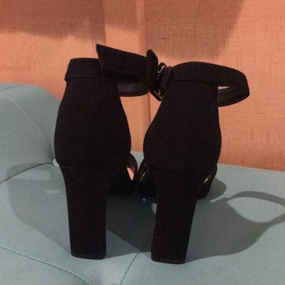 Black point strap heels - Picture 3 of 6